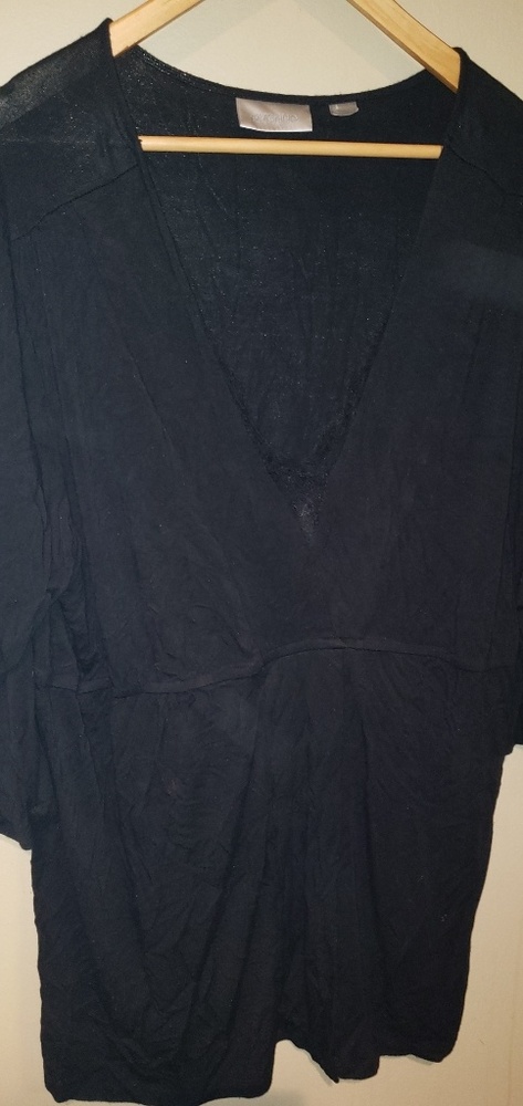 Avenue 22/24 black v neck long sleeve